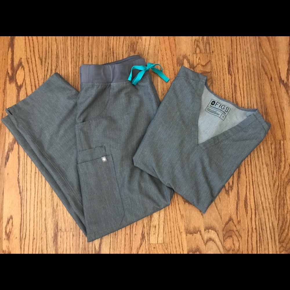 Figs Cargo Scrub Pants and 3-Pocket Scrub Top